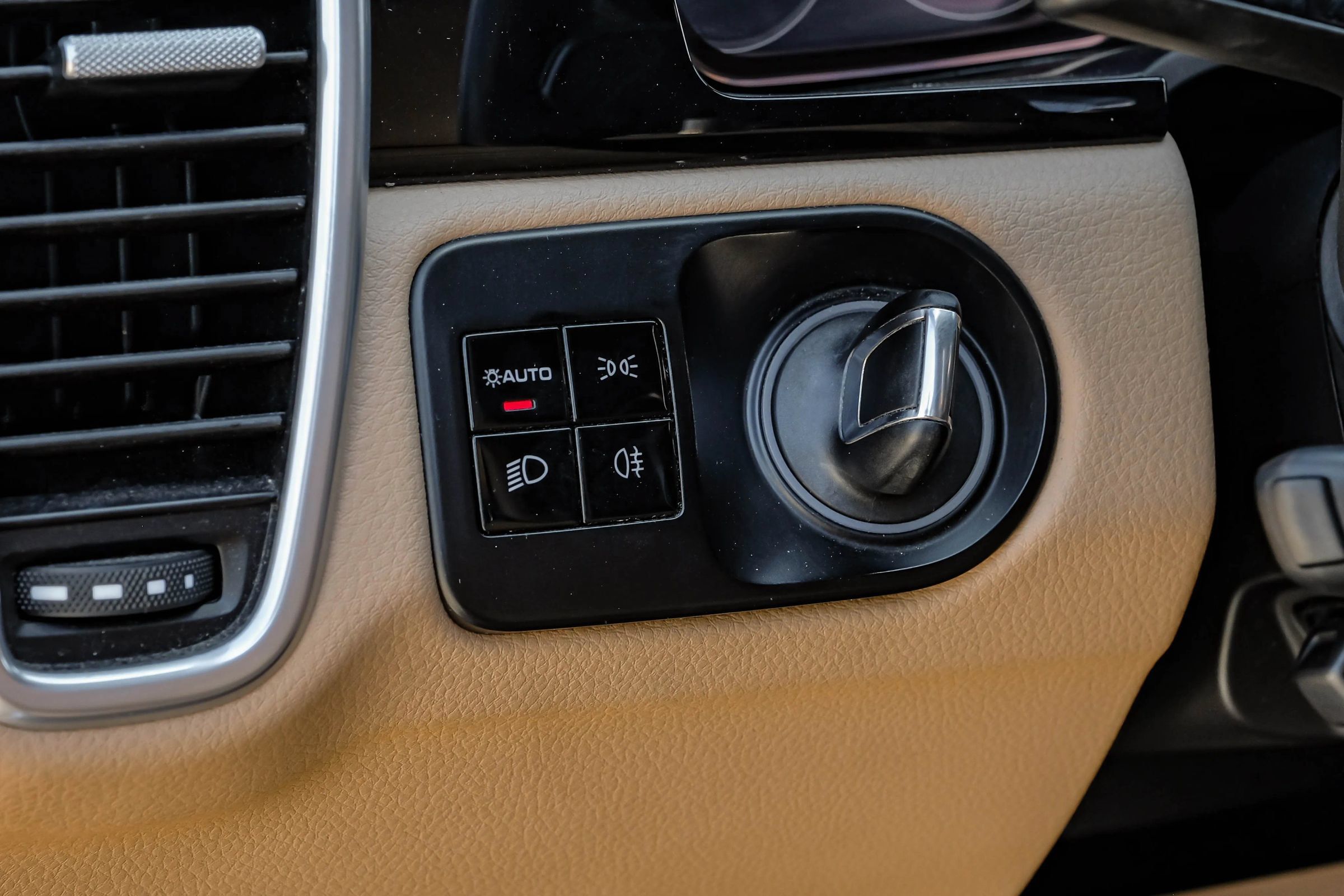 Used 2019 Porsche Cayenne AWD/4WD image 29