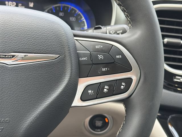 Used 2024 Chrysler Pacifica Touring-L FWD image 26