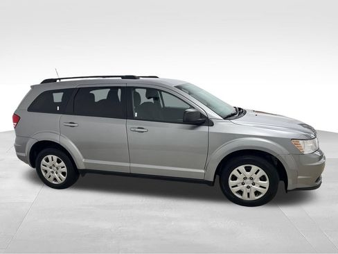 Used 2020 Dodge Journey SE w/ SE Popular Equipment Group FWD image 6