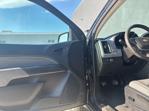 Used 2022 Chevrolet Colorado W/T w/ WT Convenience Package RWD image 11