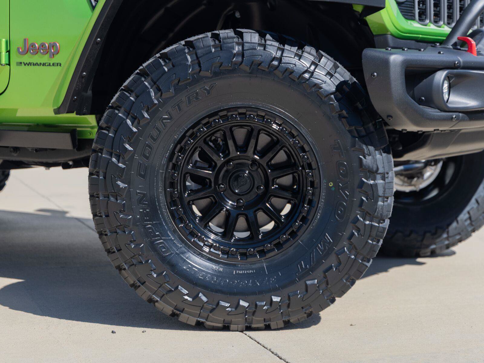 Used 2025 Jeep Wrangler Unlimited Rubicon w/ Safety Group AWD/4WD image 7