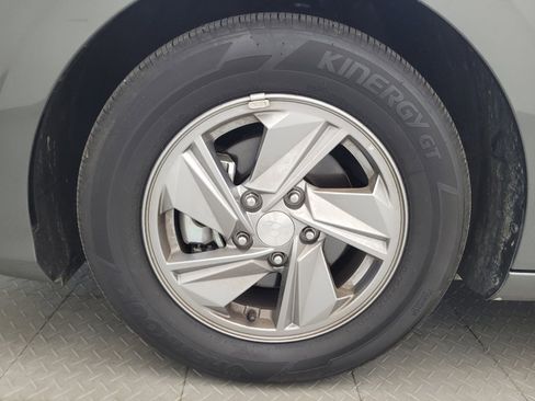 Used 2025 Hyundai Elantra SE FWD image 31