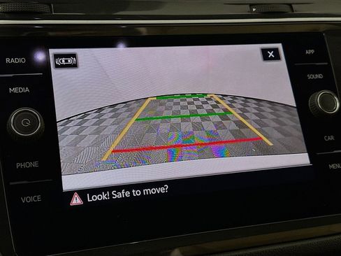 Used 2023 Volkswagen Tiguan SE image 16