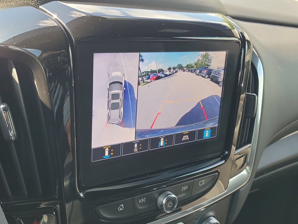 Used 2023 Chevrolet Traverse RS FWD image 16