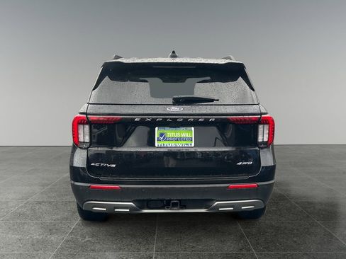 Used 2025 Ford Explorer Active w/ Active Comfort Package image 5