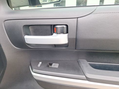 Used 2017 Toyota Tundra SR5 w/ SR5 Upgrade Package image 38