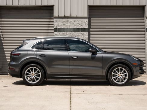 Used 2019 Porsche Cayenne S AWD/4WD image 9