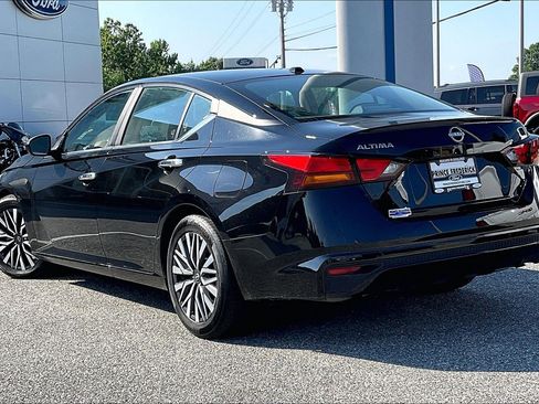 Used 2025 Nissan Altima 2.5 SV FWD image 11