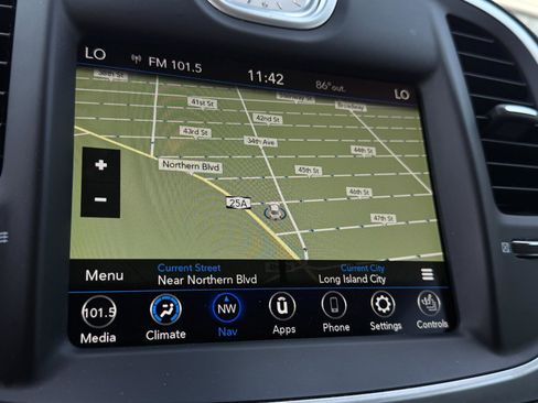 Used 2022 Chrysler 300 Touring L w/ Comfort Group image 23