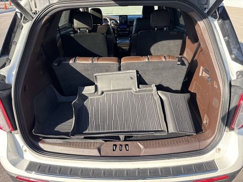 Used 2021 Ford Explorer King Ranch w/ Premium Technology Package image 27