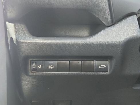 Used 2022 Toyota RAV4 XLE Premium image 30