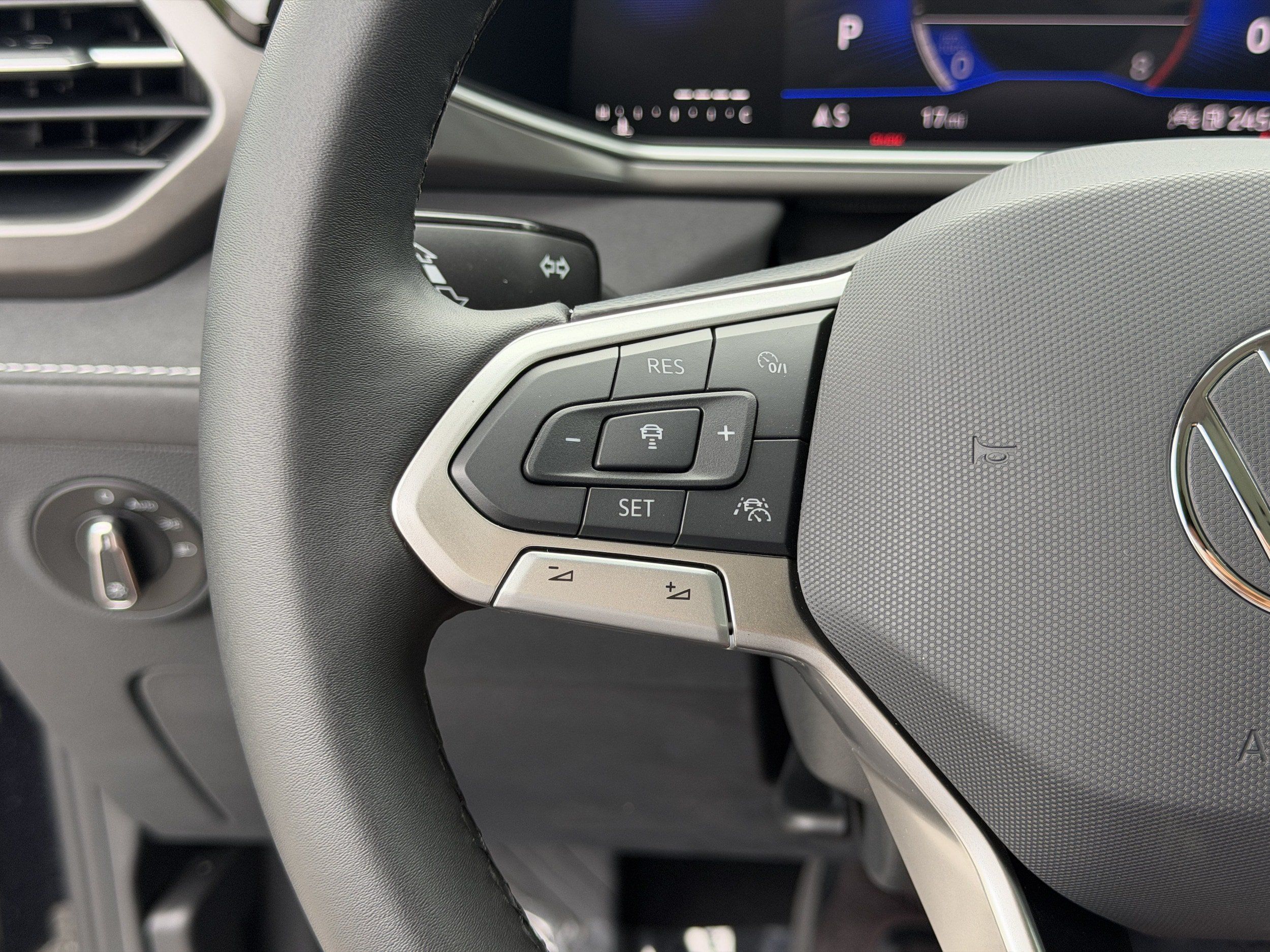New 2026 Volkswagen Taos SE FWD image 30