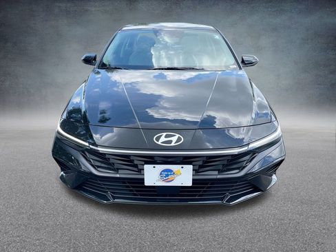 New 2025 Hyundai Elantra Limited image 34