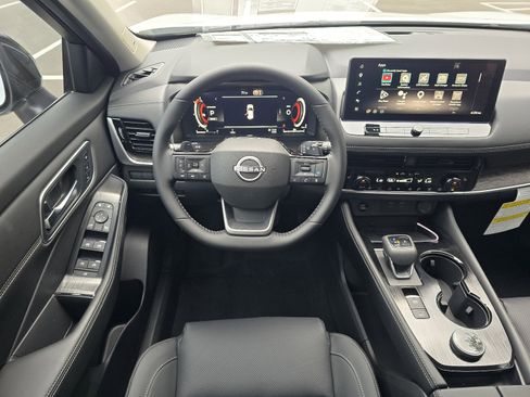 New 2026 Nissan Rogue Platinum AWD/4WD image 13