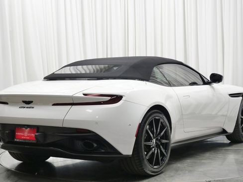 Used 2019 Aston Martin DB11 Volante image 9
