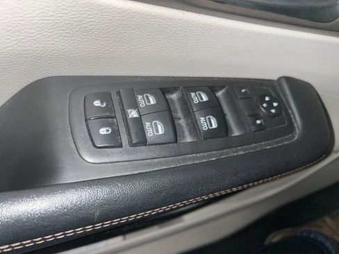 Used 2018 Chrysler Pacifica Touring-L Plus image 22