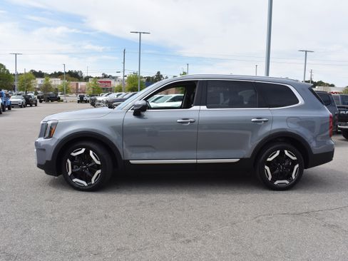 Used 2025 Kia Telluride S image 6