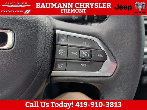 Used 2023 Jeep Compass Limited AWD/4WD image 32