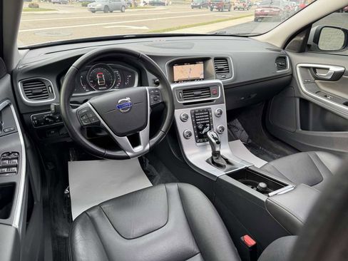 Used 2017 Volvo S60 T5 Inscription image 13