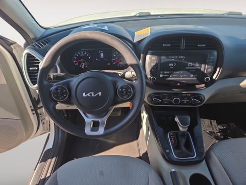 Used 2022 Kia Soul LX image 10