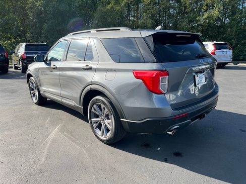 Used 2022 Ford Explorer XLT w/ Equipment Group 202A image 8