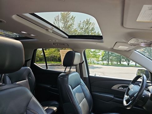 Used 2019 Chevrolet Traverse RS AWD/4WD image 12