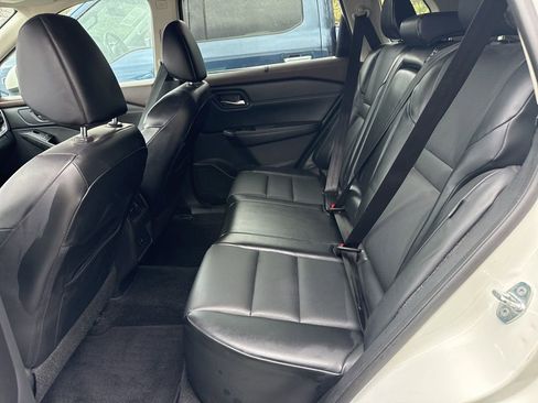 Used 2022 Nissan Rogue SV w/ SV Premium Package image 6