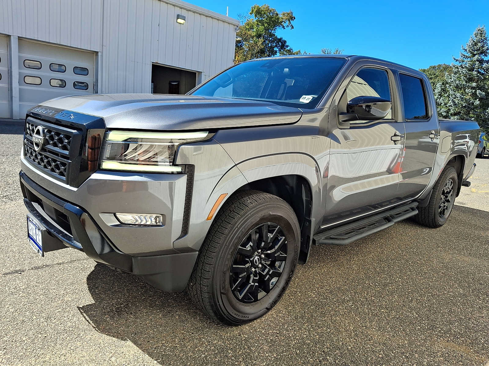 Used 2023 Nissan Frontier SV w/ Midnight Edition Package AWD/4WD image 3