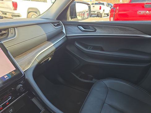 Used 2023 Jeep Grand Cherokee L Limited image 33