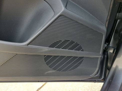 Certified 2025 Volkswagen Taos SE FWD image 20