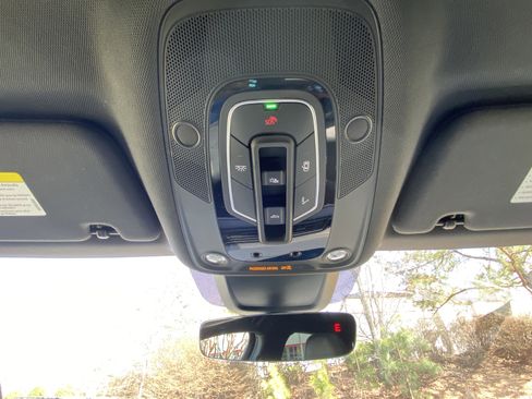 Used 2022 Audi e-tron S Premium Plus image 18