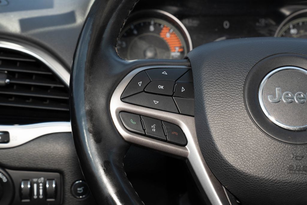 Used 2019 Jeep Cherokee Limited AWD/4WD image 27
