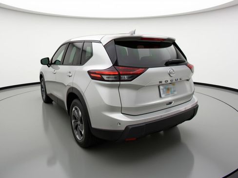 Used 2025 Nissan Rogue SV image 5