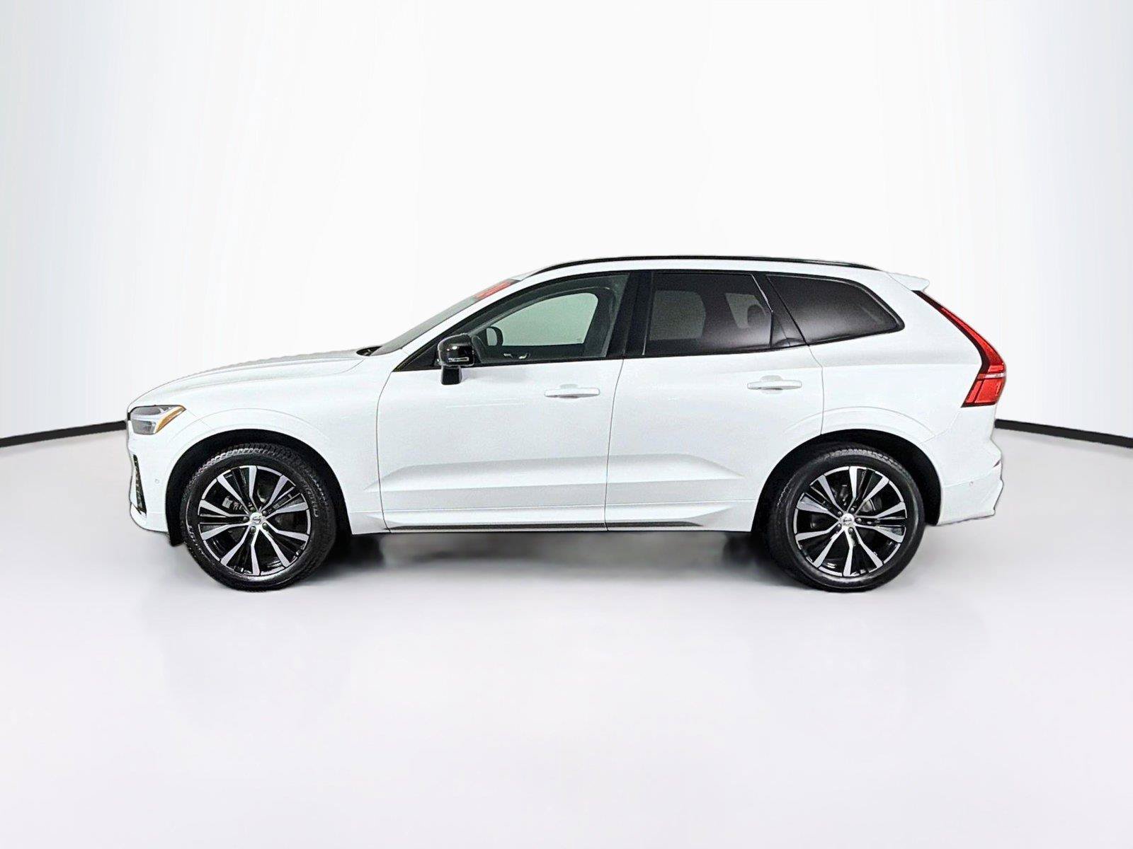 Used 2024 Volvo XC60 B5 Plus w/ Climate Package AWD/4WD image 8