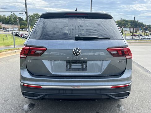 Used 2024 Volkswagen Tiguan SE AWD/4WD image 8