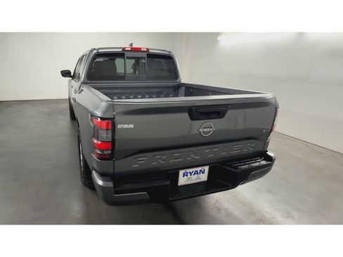 Used 2022 Nissan Frontier SV RWD image 7