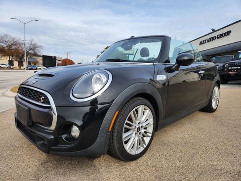 Used 2019 MINI Cooper S image 1