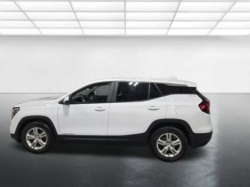 Used 2024 GMC Terrain SLE image 7