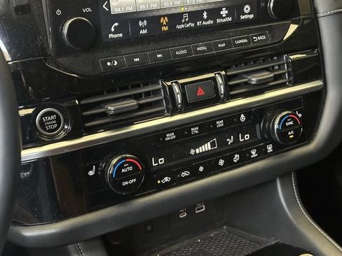 Used 2023 Nissan Pathfinder SL AWD/4WD image 29