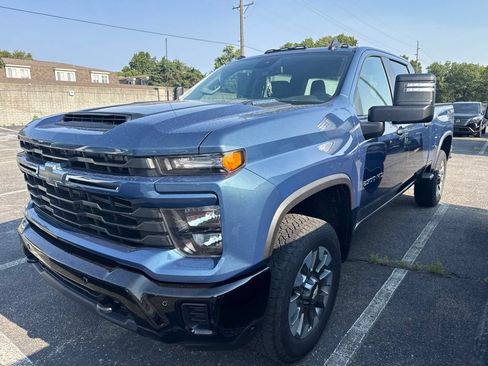 Used 2025 Chevrolet Silverado 2500 Custom w/ Custom Value Package AWD/4WD image 1