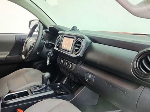 Used 2020 Toyota Tacoma SR image 22