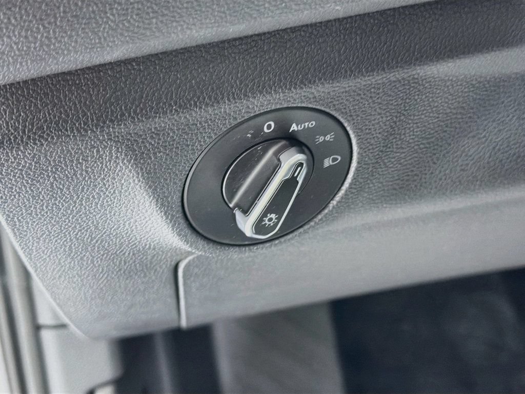 Used 2024 Volkswagen Jetta SE w/ Panoramic Sunroof Package FWD image 10