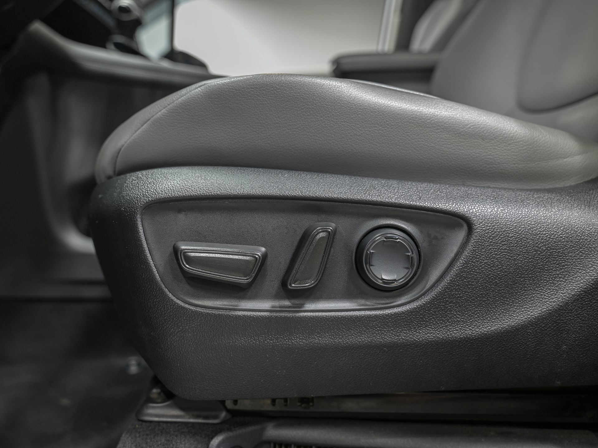 Used 2024 Toyota Sienna XLE w/ XLE Plus Package FWD image 14
