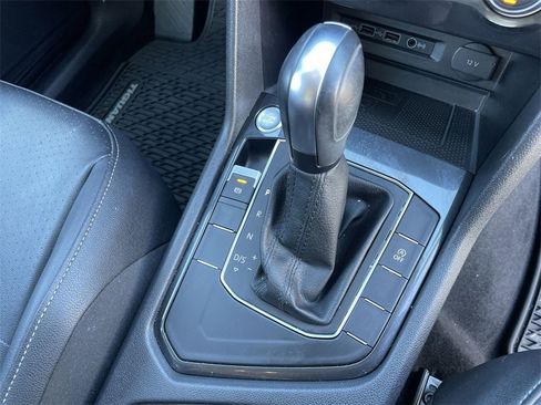 Used 2020 Volkswagen Tiguan SE image 26