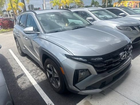 Certified 2025 Hyundai Tucson SEL FWD image 3
