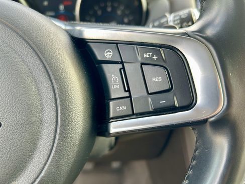 Used 2018 Jaguar F-PACE Prestige image 19