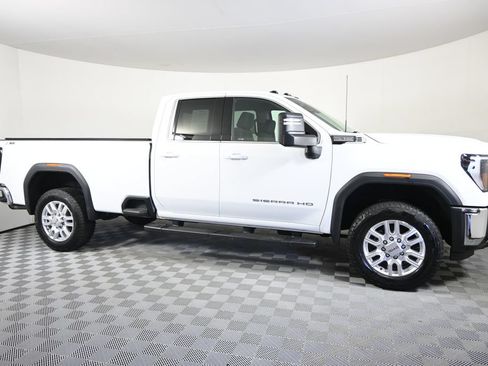 Used 2024 GMC Sierra 3500 SLE w/ SLE Value Package AWD/4WD image 9