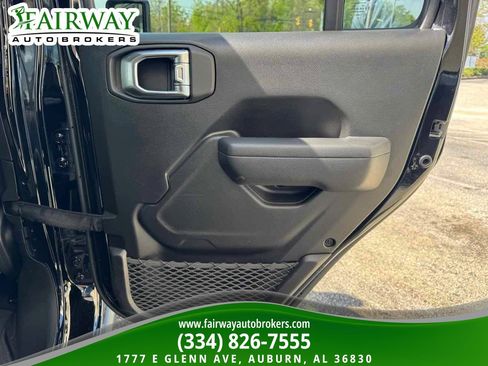 Used 2025 Jeep Wrangler Unlimited Rubicon w/ Convenience Group image 29