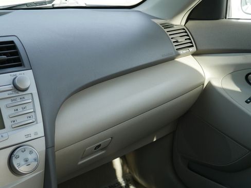 Used 2010 Toyota Camry LE FWD image 37