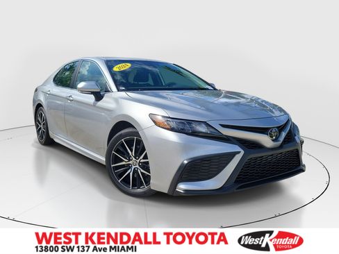 Used 2024 Toyota Camry SE w/ Convenience Package FWD image 1